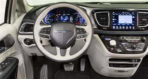 2017 Chrysler Pacifica Hybrid Interior and Redesign