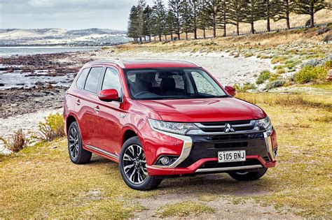 2017 Mitsubishi Outlander Concept and Owners Manual