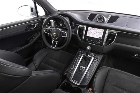 2017 Porsche Macan Interior and Redesign