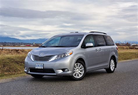 2017 Toyota Sienna Owners Manual and Concept