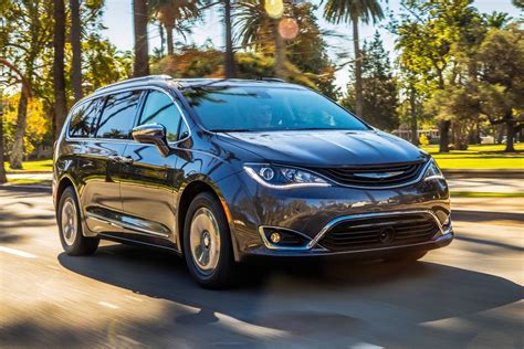 2018 Chrysler Pacifica Hybrid Owners Manual and Concept