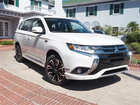 2018 Mitsubishi Outlander PHEV Concept and Owners Manual