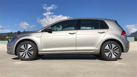 2018 Volkswagen e-Golf Owners Manual and Concept