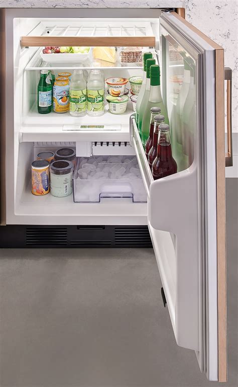 24 inch refrigerator with ice maker