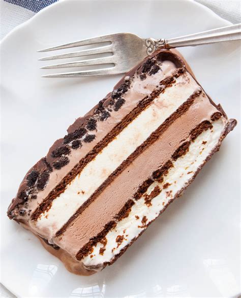 5 Minute Ice Cream Cake: A Quick and Easy Treat