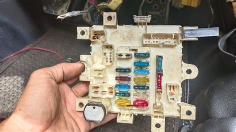 98 suzuki esteem fuse box 