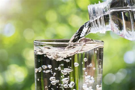 Air Minum Kemasan Batangan Es, Minuman Sehat Penunjang Gaya Hidup Sehat