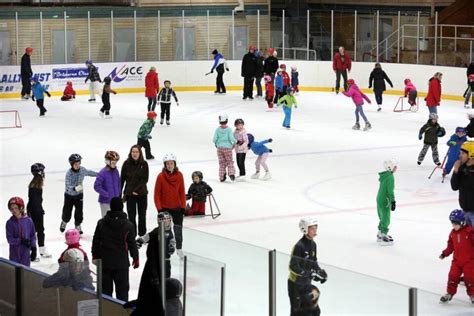 Allmänhetens åkning Värnamo: Glädje på isen för alla