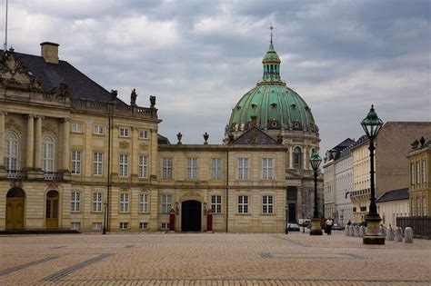 Amalienborg Slot: A Royal Residence Steeped in History and Architectural Splendor