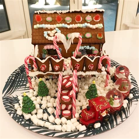 Annas Pepparkakshus Dekoration: En Sagolik Juldröm