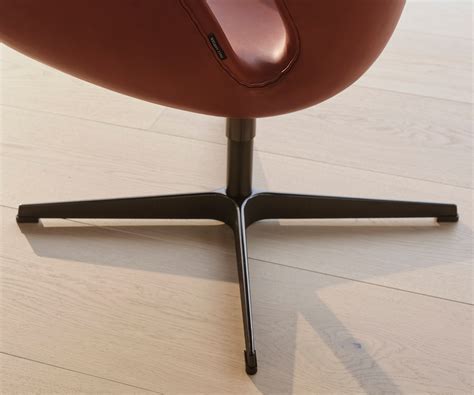 Arne Jacobsen Svanen: The Timeless Masterpiece That Embodies Grace and Comfort