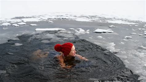 Badskor vinterbad: En uppfriskande upplevelse i kylan
