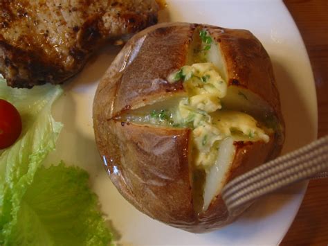 Bakad Potatis På Grill: En Smakfull Resa Genom Tid Och Kultur