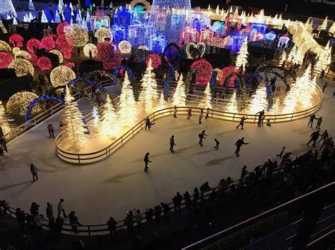 Bedeck Your Ice Rink with Enchanting Christmas Decorations