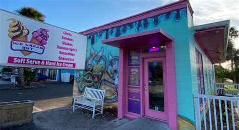 Berkunjung ke Ice Cream Hut Cocoa Beach, Surga Pecinta Es Krim di Tepi Pantai!