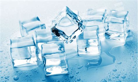 Bersih dan Jernih, Membuat Es Batu Transparan untuk Minuman Segar