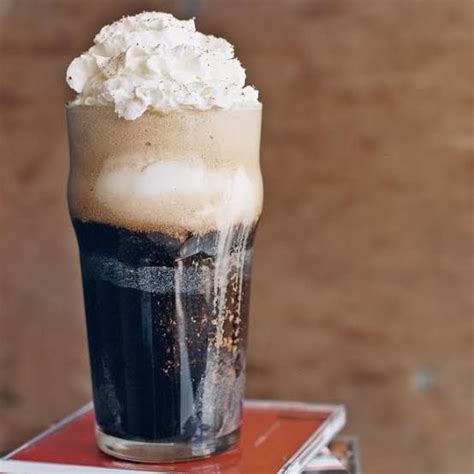 Bir dengan Es Krim Float: Sensasi Minuman yang Menyegarkan dan Menyenangkan