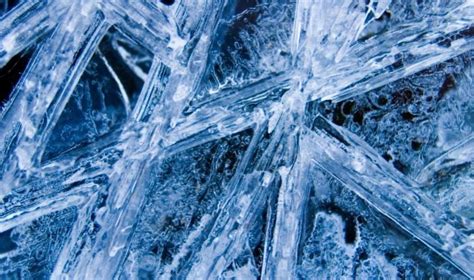 Buzdağının Gizemini Çözün: İceler Buz Makinesiyle Mükemmel Buzu Keşfedin