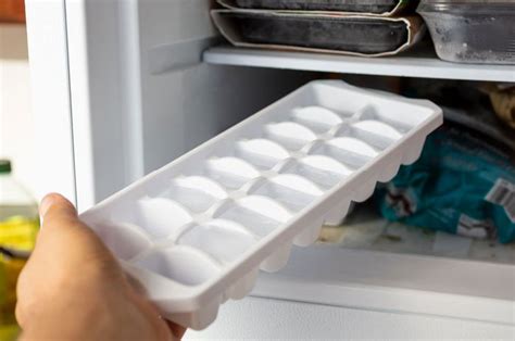 Cara Membuat Es Tetap Beku Lebih Lama di Cooler