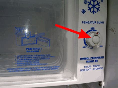 Cara Mengatasi Lengan Pembuat Es Kulkas Whirlpool yang Tersangkut di Posisi Atas