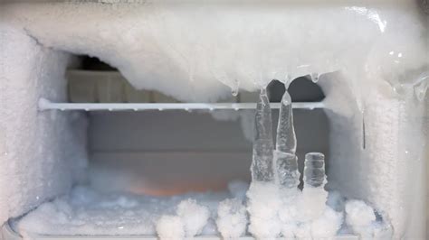Cara Menghapus Pembuat Es dari Kulkas Frigidaire Bersampingan