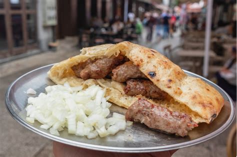 Cevapi Bröd: En Smak av Balkan i Ditt Hjärta