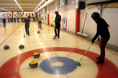 Curling i Stockholm: En guide till Stockholms curlinghallar