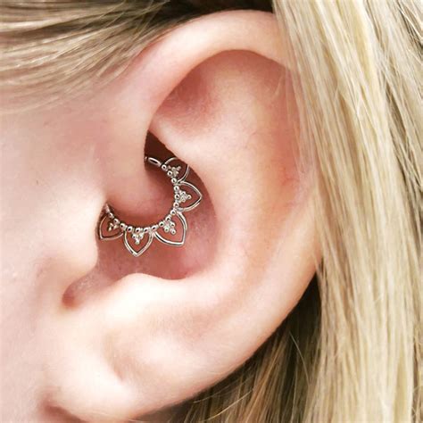 Daith Piercing Smycke: Panduan Lengkap untuk Perhiasan Tindik Bertingkat
