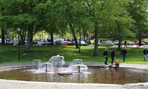 Dans i Brunnsparken Örebro: En hyllning till livets glädje och rörelse