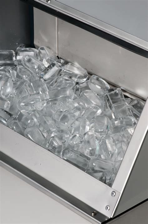 Descubra a Refrescante Solução para Eventos Perfeitos: Aluguel de Máquina de Gelo