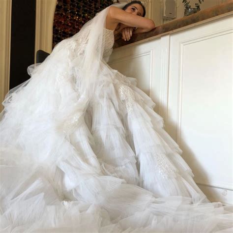 Dröm dig till en sagolik bröllopsklänning som en prinsessa