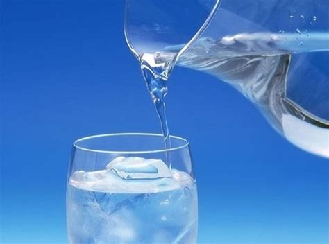 El agua helada: un elixir refrescante para tu cuerpo y alma