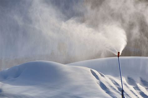 Evaporative Snow: A New Solution for Sustainable Snowmaking