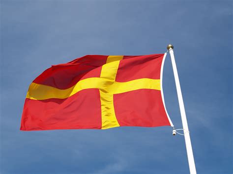 Flagga röd blå gul - Sveriges stolthet och symbol