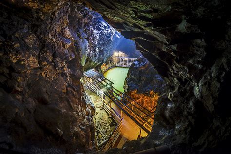 Grottor Småland: Upplev magiska underjordiska äventyr!