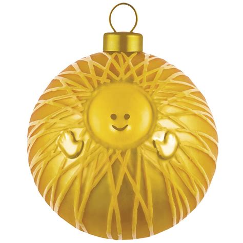 Guldiga julgranskulor: Symbolen för glädje och fest