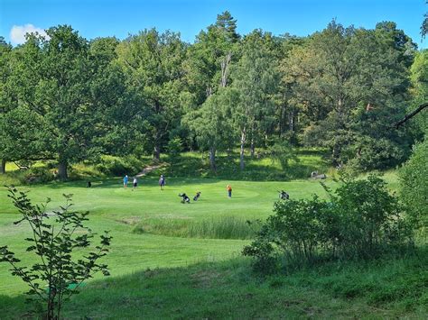 Hässelby Golfklubb: En oas för golfentusiaster