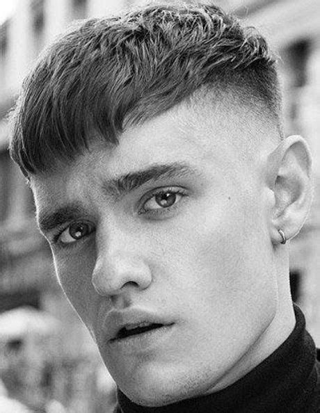 Herrfrisyrer 2022: Trendiga och inspirerande hårstilar för män