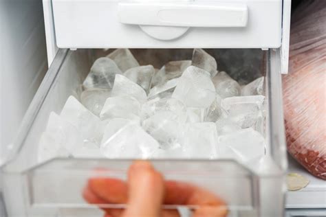 How Do Ice Cube Makers Work: An Enlightening Guide to Your Frozen Delights