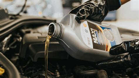 How To Put Oil In Car