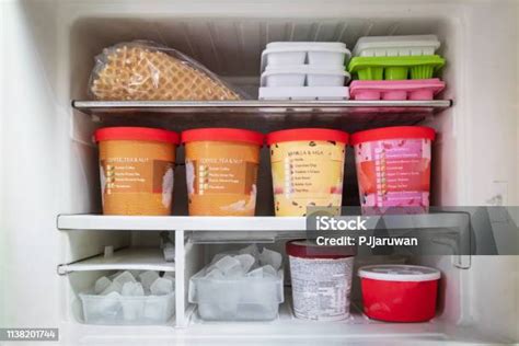 Isi Ulang Freezer Anda dengan Wadah Es Berkualitas Tinggi