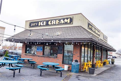 Jays Pizza and Ice Cream: A Local Gem