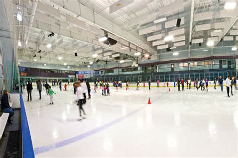 Jelajahi Dunia Es yang Menakjubkan di Ellenton Ice Rink!