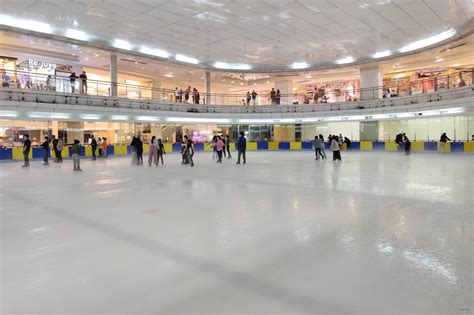 Jelajahi Keajaiban Es: Panduan Lengkap untuk Ice Rink di Palisades Mall