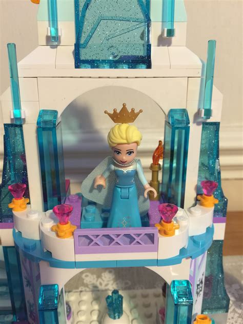 Jelajahi Pesona Kastil Es Sparkling Elsa yang Indah dari LEGO Disney
