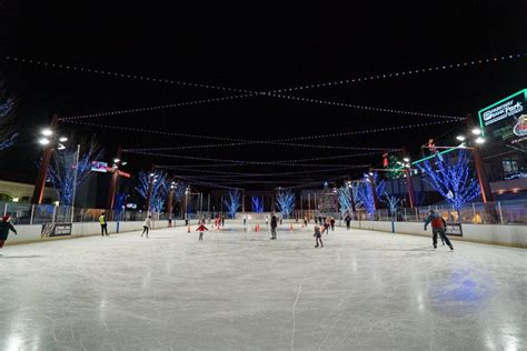Jelajahi Sensasi Meluncur di Rosemont Ice Skating 2023