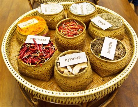 Krydda i Absint: En Guide till Kryddornas Konung