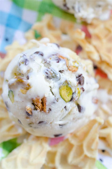 La Dolce Vita: Immerse Yourself in the Delectable Cannoli Ice Cream Recipe