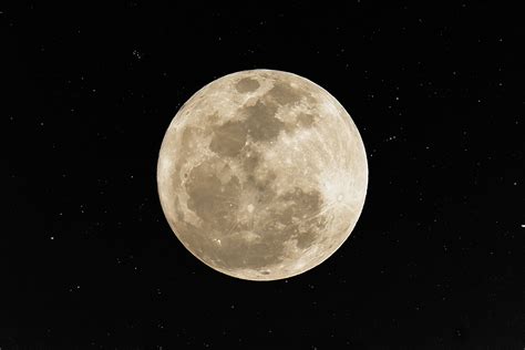 Månens Magiske Kraft: Opplev Fullmånen i Juli 2021