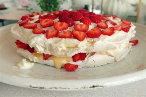 Möt mästerverket: Marängtårta med vaniljkräm - En kulinarisk resa till himmelriket